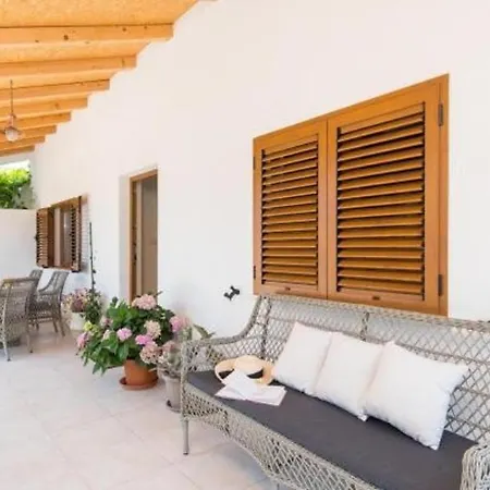Apartman Holiday Floreat - Four Bedroom Holiday With Pool And Terrace