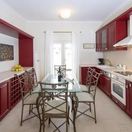 Holiday Floreat - Four Bedroom Holiday With Pool And Terrace *