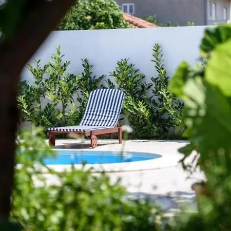 Holiday Floreat - Four Bedroom Holiday With Pool And Terrace Apartman