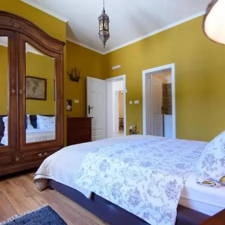 Holiday Floreat - Four Bedroom Holiday With Pool And Terrace *