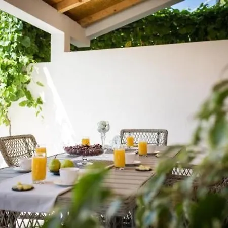 Holiday Floreat - Four Bedroom Holiday With Pool And Terrace 奥瑞比克