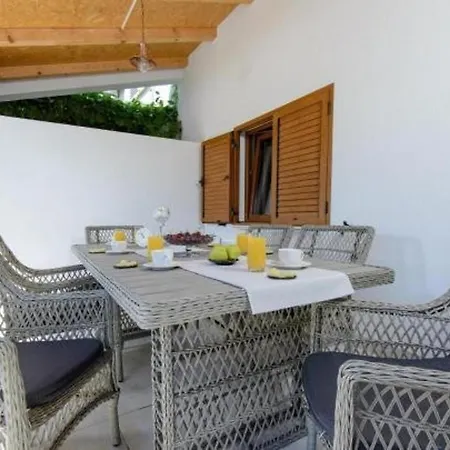 Holiday Floreat - Four Bedroom Holiday With Pool And Terrace 奥瑞比克