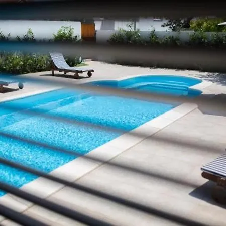 公寓 Holiday Floreat - Four Bedroom Holiday With Pool And Terrace 奥瑞比克