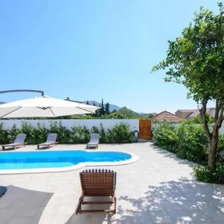Holiday Floreat - Four Bedroom Holiday With Pool And Terrace *